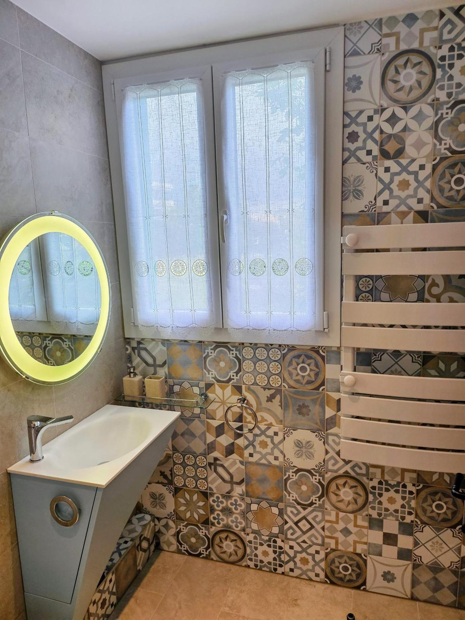 Charmant Studio Pres De La Plage Avec Jacuzzi Et Terrasse Privative Villeneuve-Loubet Kültér fotó