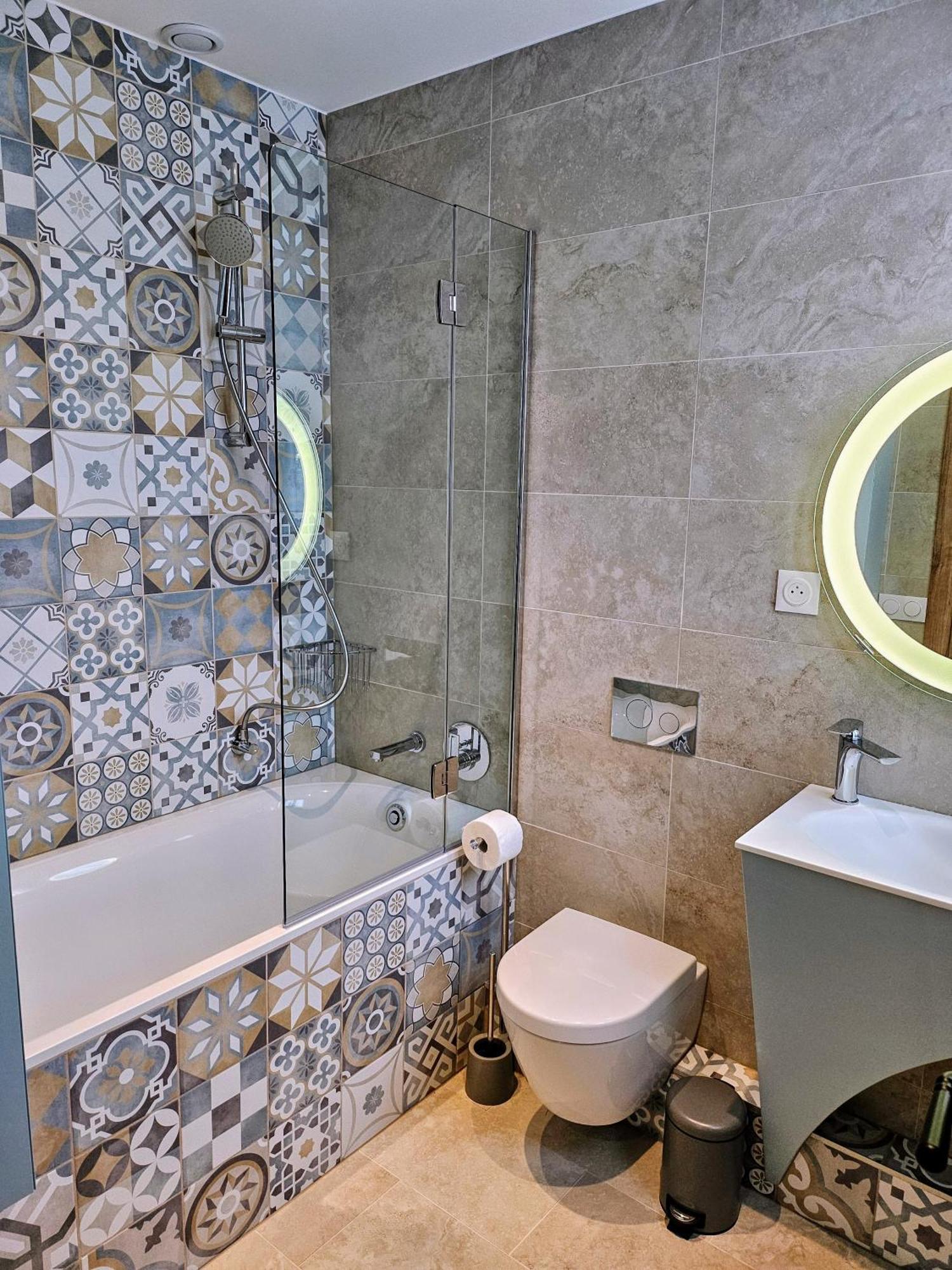 Charmant Studio Pres De La Plage Avec Jacuzzi Et Terrasse Privative Villeneuve-Loubet Kültér fotó